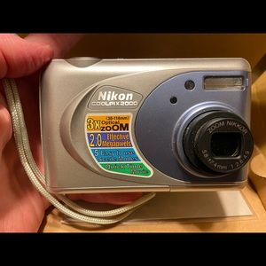 Nikon Coolpix 2000 Digital Camera
